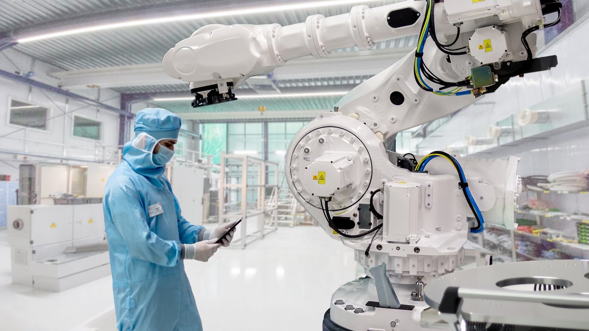 Industrial six-axis robot arm on an aseptic cleanroom line — robotic freeze-drying and lyophilisation automation; a Lyobots feature by Panacea Bio Chem and Bogdan Dicoias